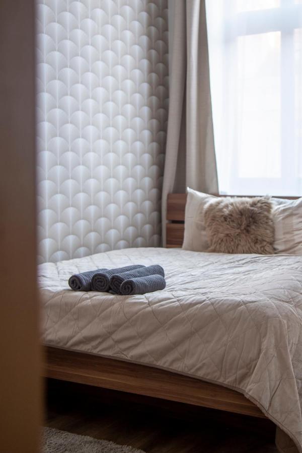 Explore From A Luxurious Cozy Apartamento