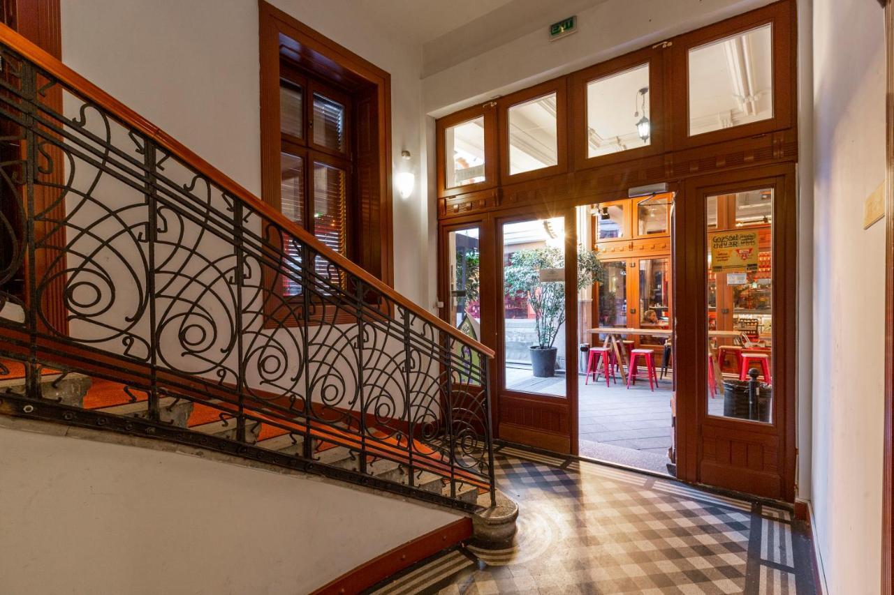 Explore From A Luxurious Cozy Apartamento