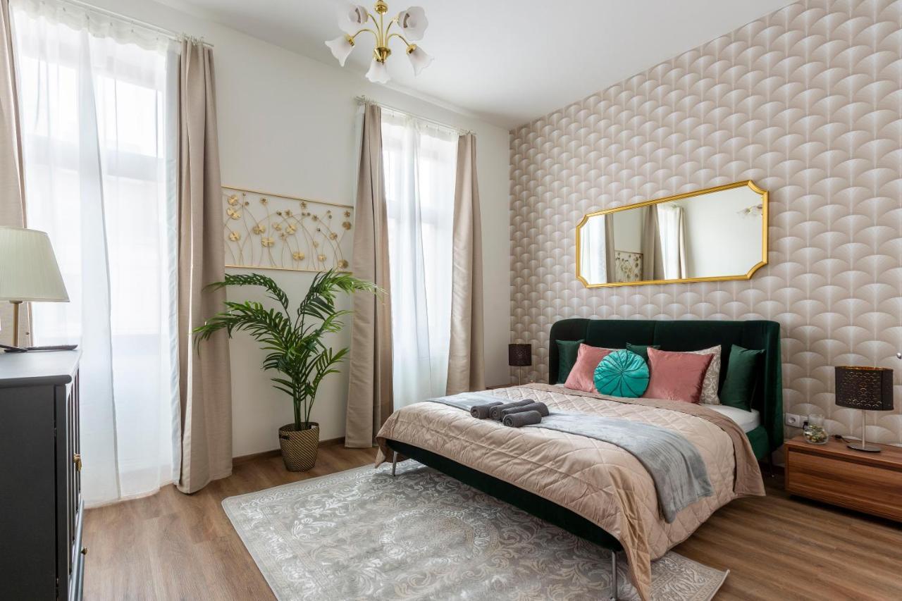 Explore From A Luxurious Cozy Apartamento Budapest